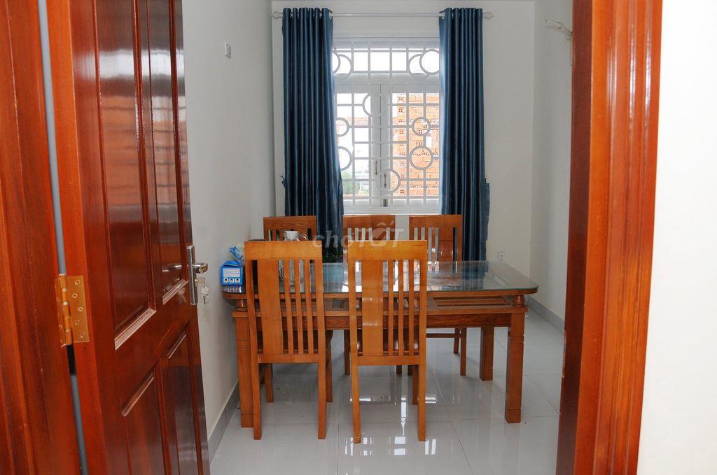 Phòng VIP (ở ghép 3 người) cách ĐH Tài chính - Marketing 800m, FPT 3km