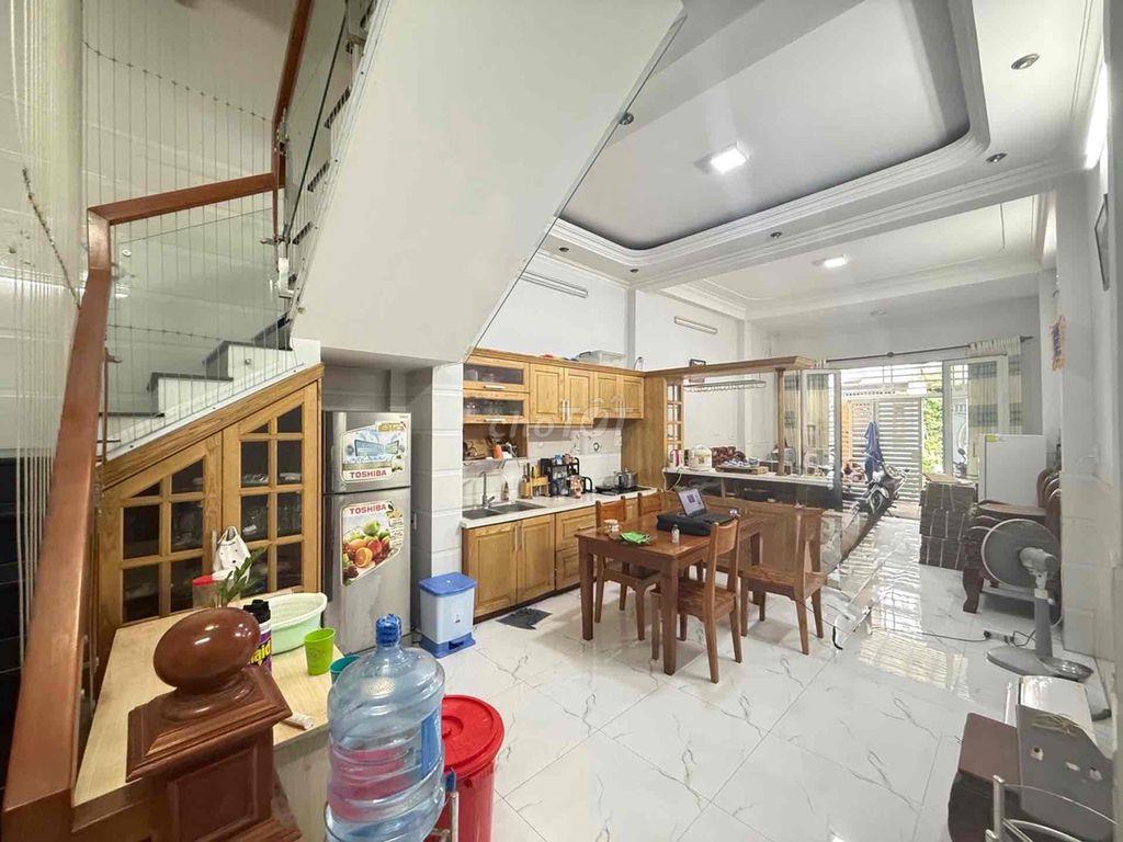 BÁN NHÀ 3 TẦNG KIÊN CỐ Q. TÂN PHÚ – HẺM 5M – Ô TÔ NÉ NHAU – GIÁ RẺ.