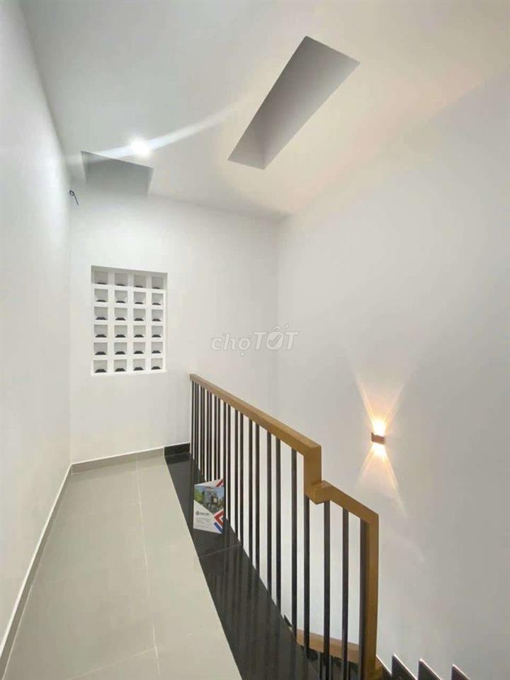 Mặt Tiền Lê Đức Thọ 2 lầu Ngay ngã 3