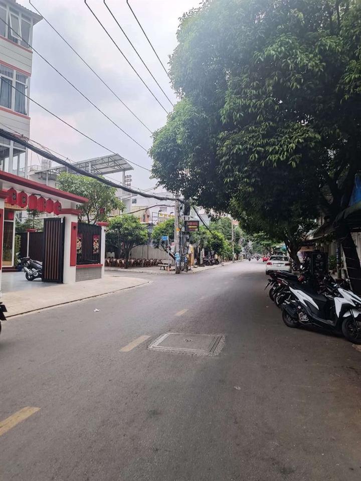 Sang 4 sân bóng Linh Trung Thủ Đức 