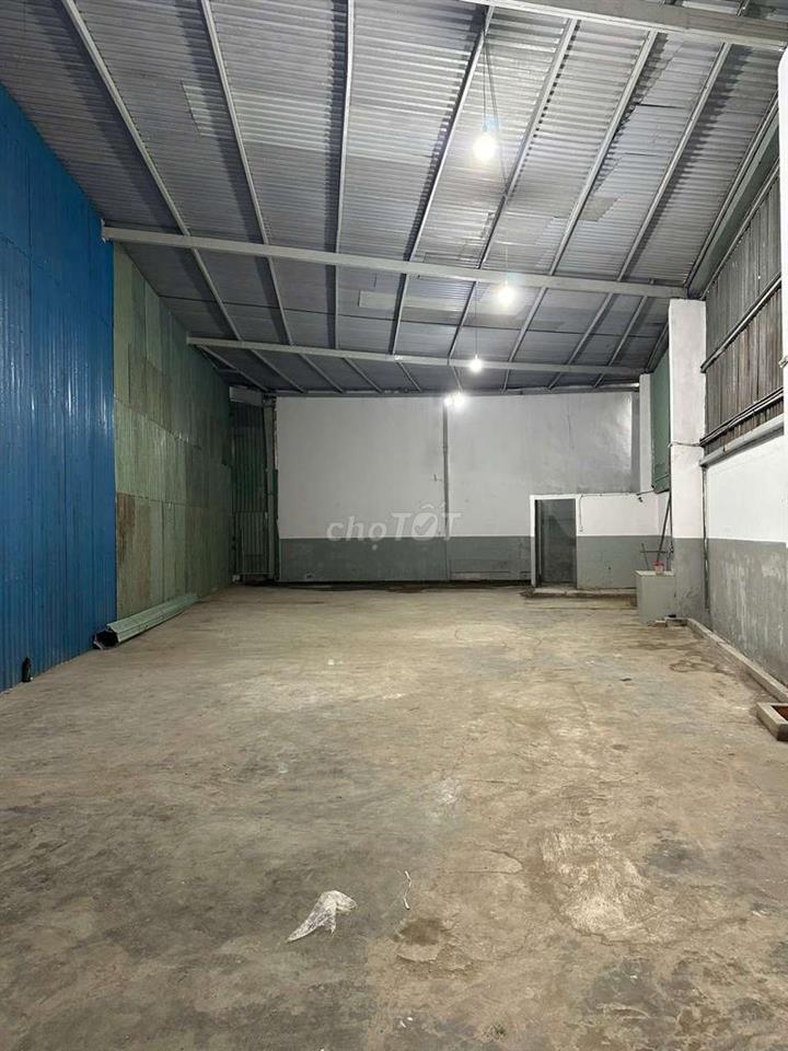 Kho 320m2 Gần chợ đầu mối QL1A