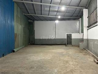 Kho 320m2 Gần chợ đầu mối QL1A