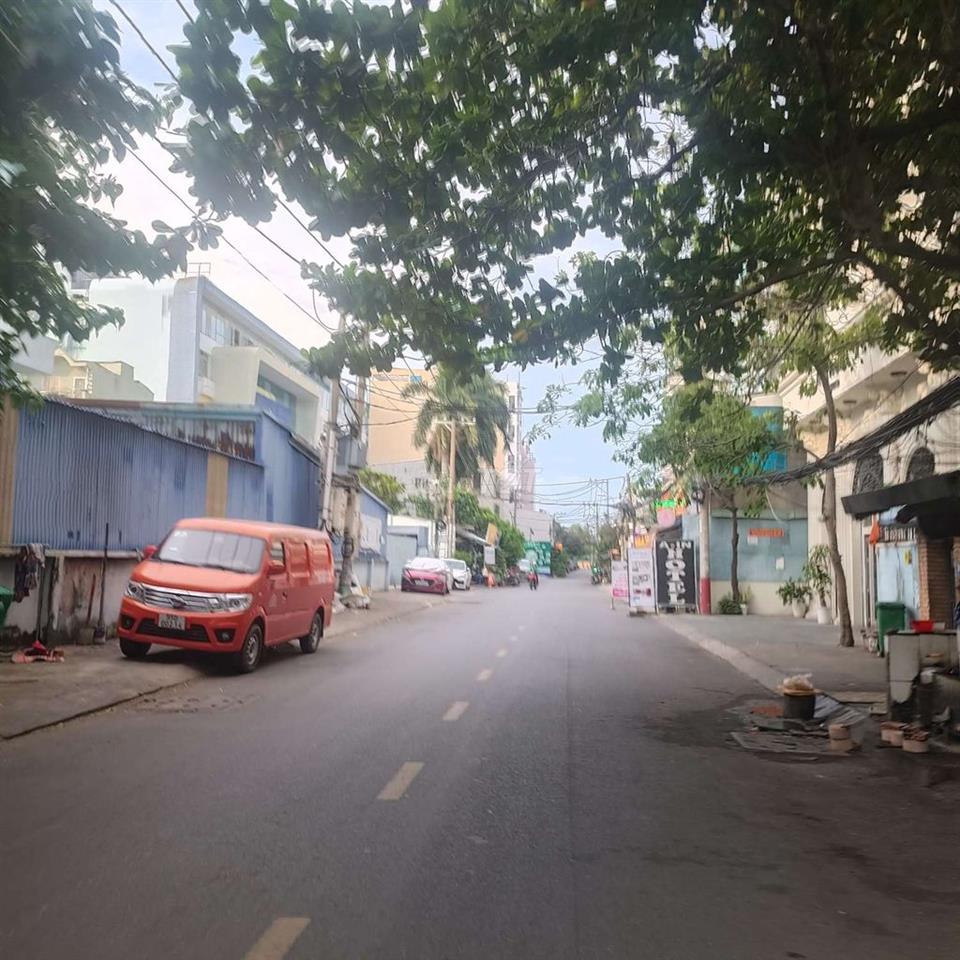 Kho 320m2 Gần chợ đầu mối QL1A