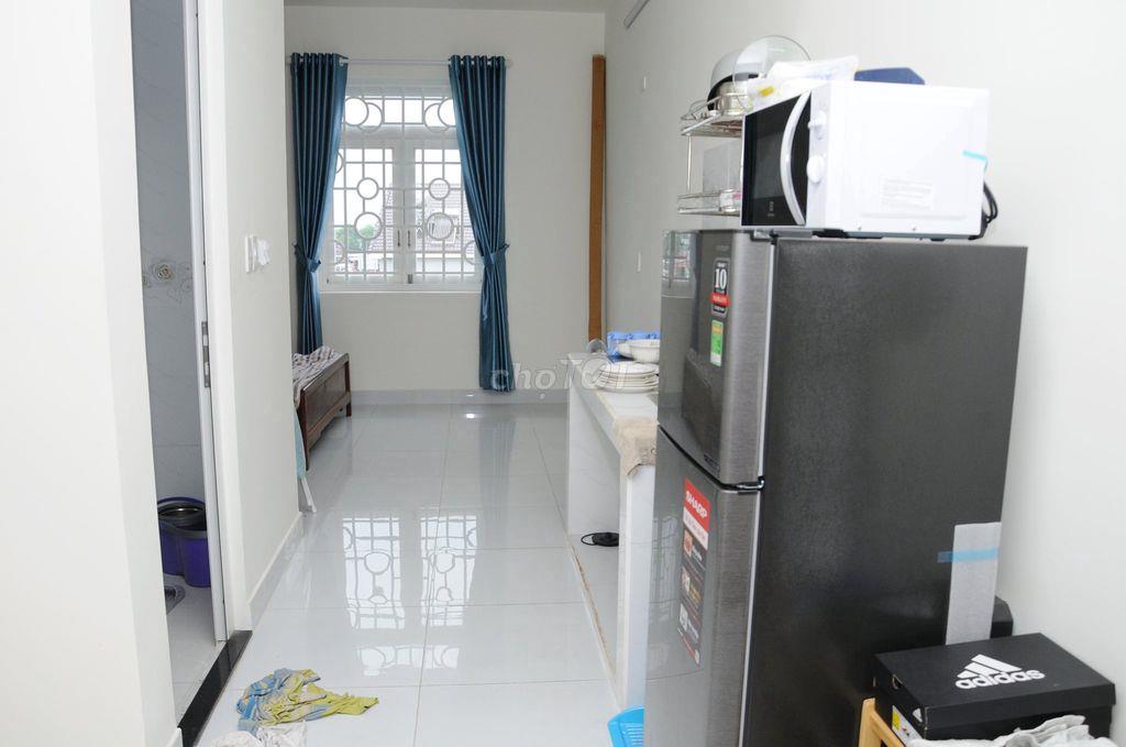 Phòng VIP (ở ghép 3 người) cách ĐH Tài chính - Marketing 800m FPT 3km