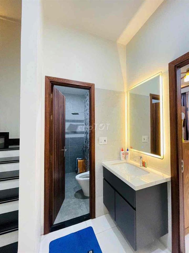 cần cho thuê nhà nguyên căn 8 phòng ngủ làm văn phòng,spa,kinh doanh