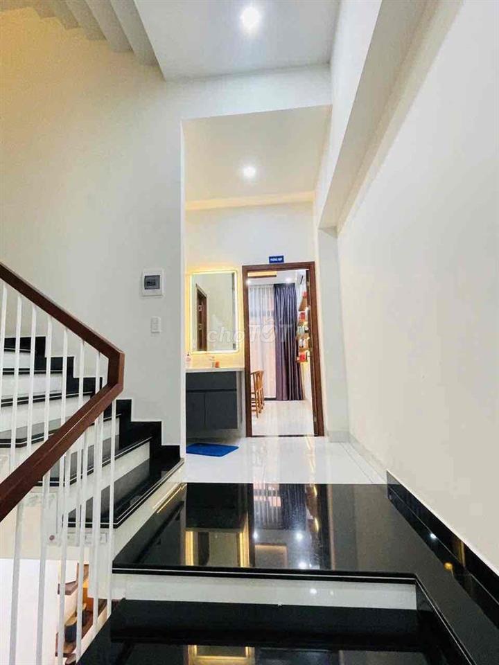 cần cho thuê nhà nguyên căn 8 phòng ngủ làm văn phòng,spa,kinh doanh