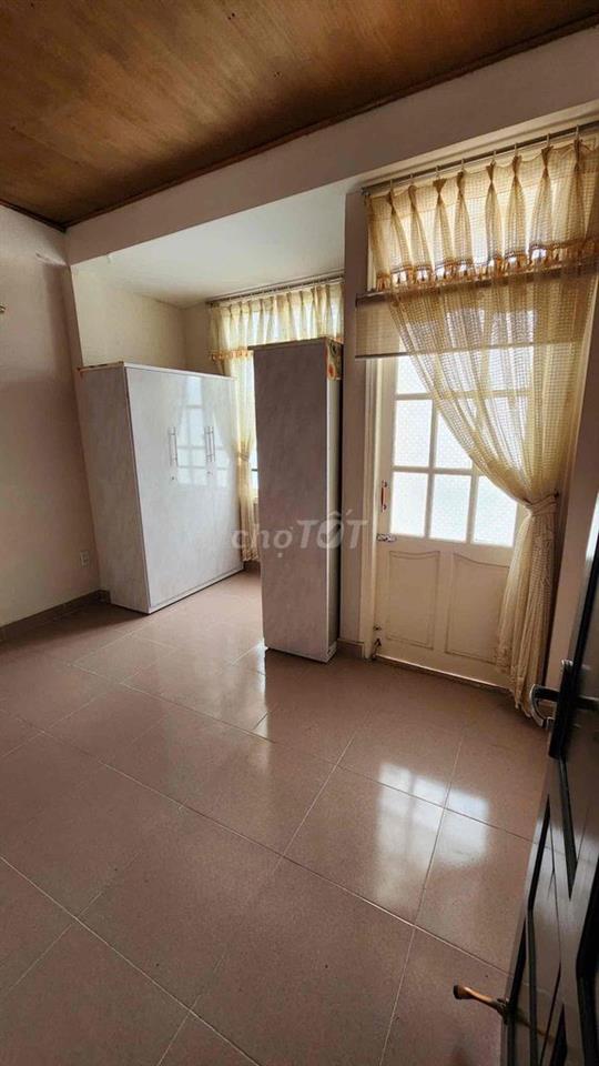 -Cho thuê nhà hẻm sau lưng bánh mì Bon Bon góc Phan Đình Phùng Nguyễn