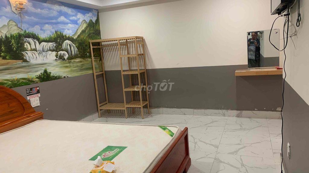 - Còn 1 phòng cho thuê tháng đúng như hình, phòng bao sạch thoáng mát…