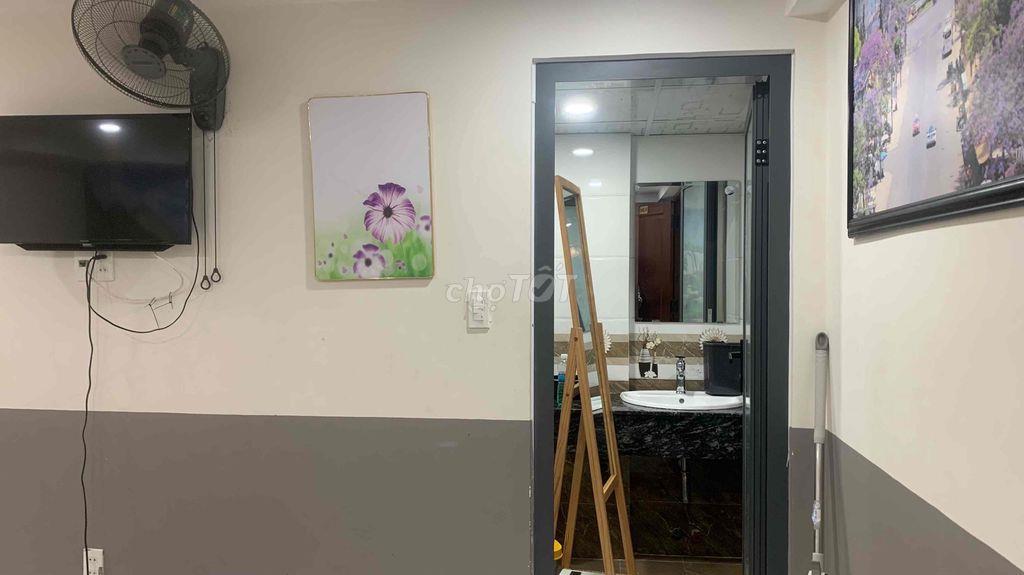 - Còn 1 phòng cho thuê tháng đúng như hình, phòng bao sạch thoáng mát…