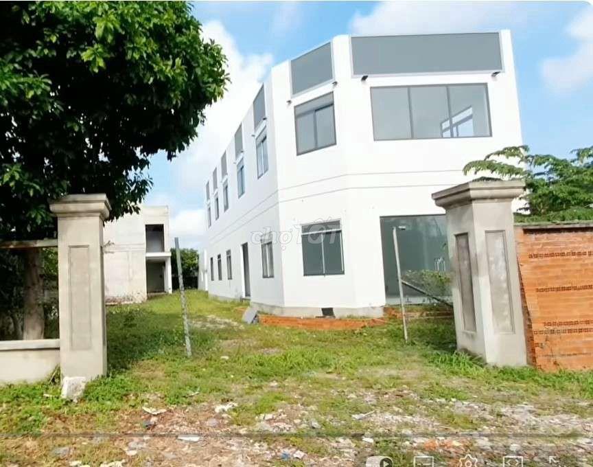 Nhà bán hoặc cho thuê ngay trung tâm