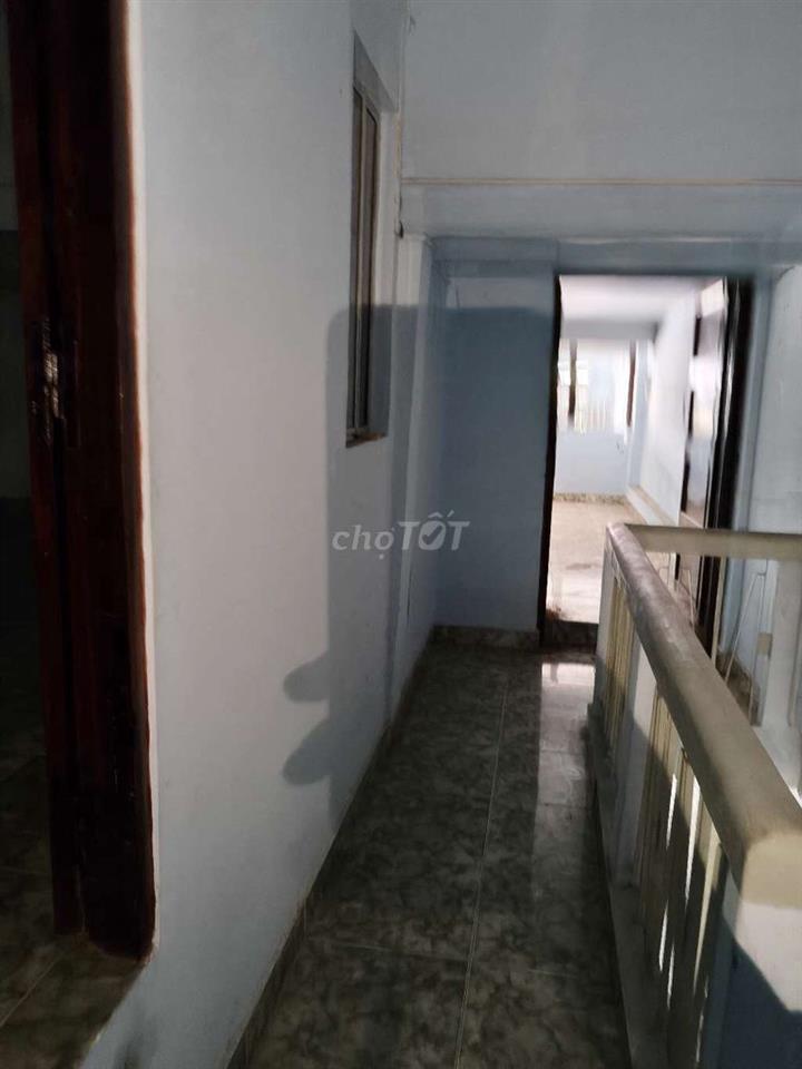Cho thuê nhà Mặt tiền gần Phùng Hưng, Q5 4x14- 2 phòng, kinh doanh tôt