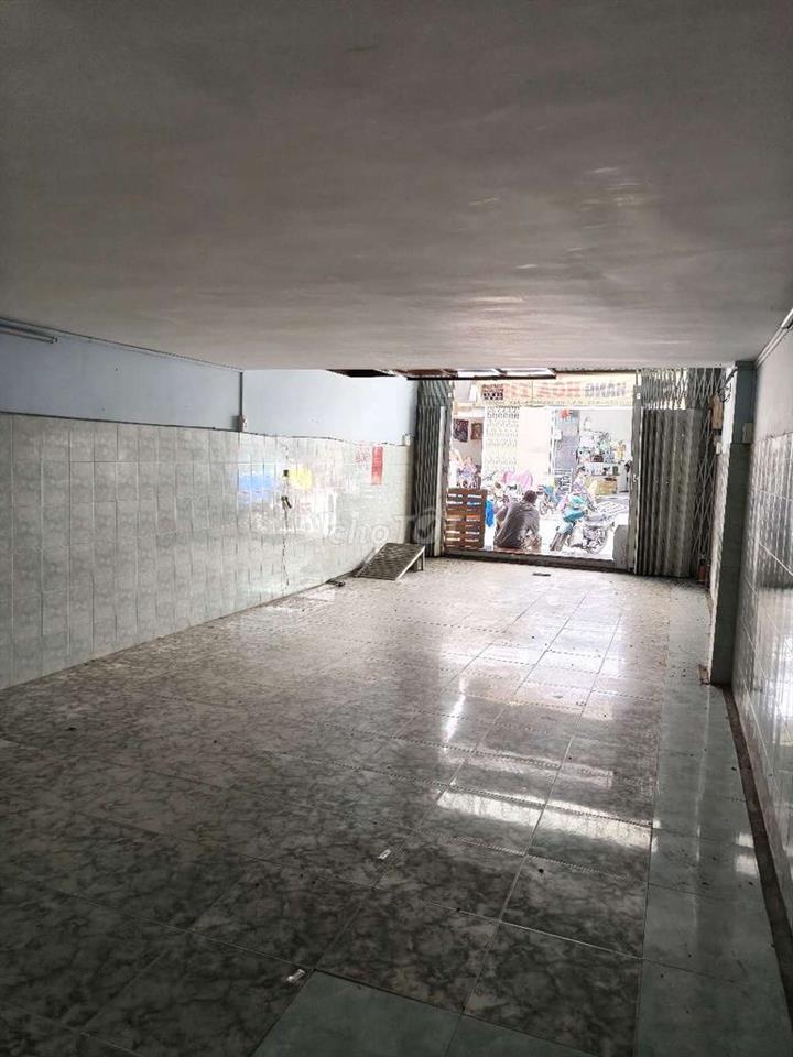 Cho thuê nhà Mặt tiền gần Phùng Hưng, Q5 4x14- 2 phòng, kinh doanh tôt