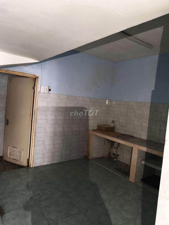 Cho thuê nhà Mặt tiền gần Phùng Hưng, Q5 4x14- 2 phòng, kinh doanh tôt