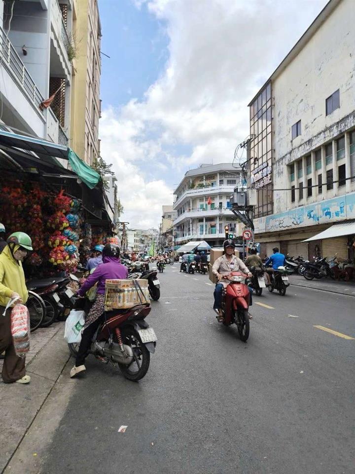 Cho thuê kho Mặt tiền Chợ Bình Tây, Quận 6- 4,2x48m- 3 tấm- 4 phòng 2w