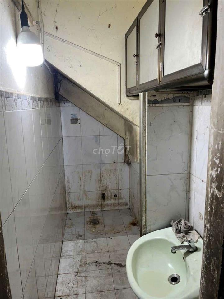Cho thuê kho Mặt tiền Chợ Bình Tây, Quận 6- 4,2x48m- 3 tấm- 4 phòng 2w