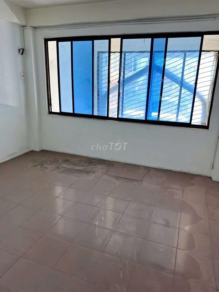 Cho thuê nhà Mặt tiền Nguyễn Chí Thanh, P12,Q5- 5x26- 3 tấm- 7 phòng