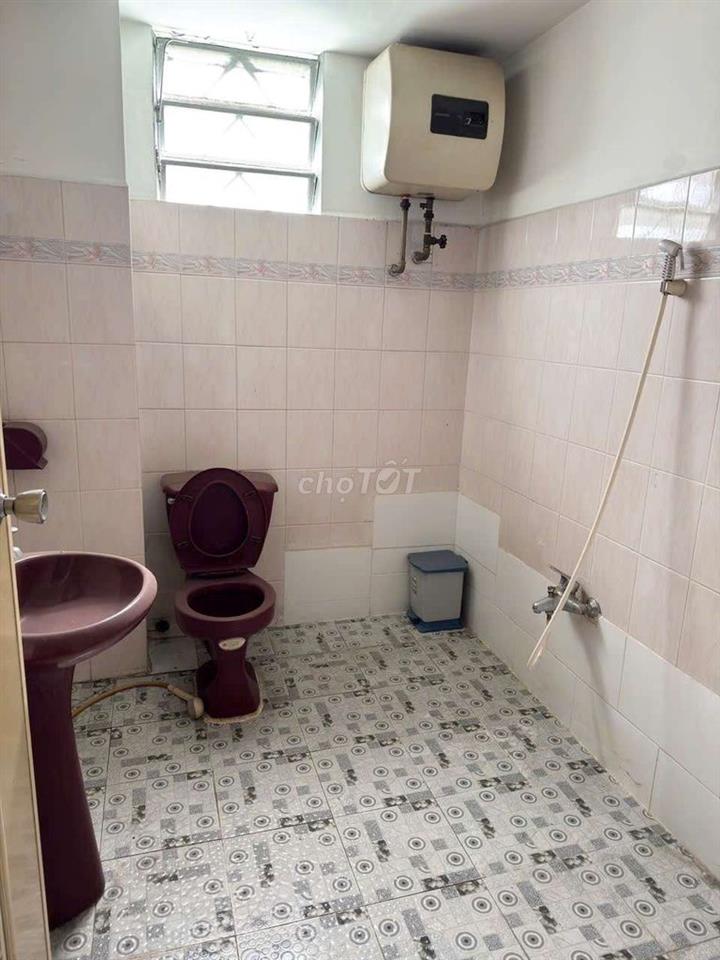Cho thuê nhà Mặt tiền Nguyễn Chí Thanh, P12,Q5- 5x26- 3 tấm- 7 phòng
