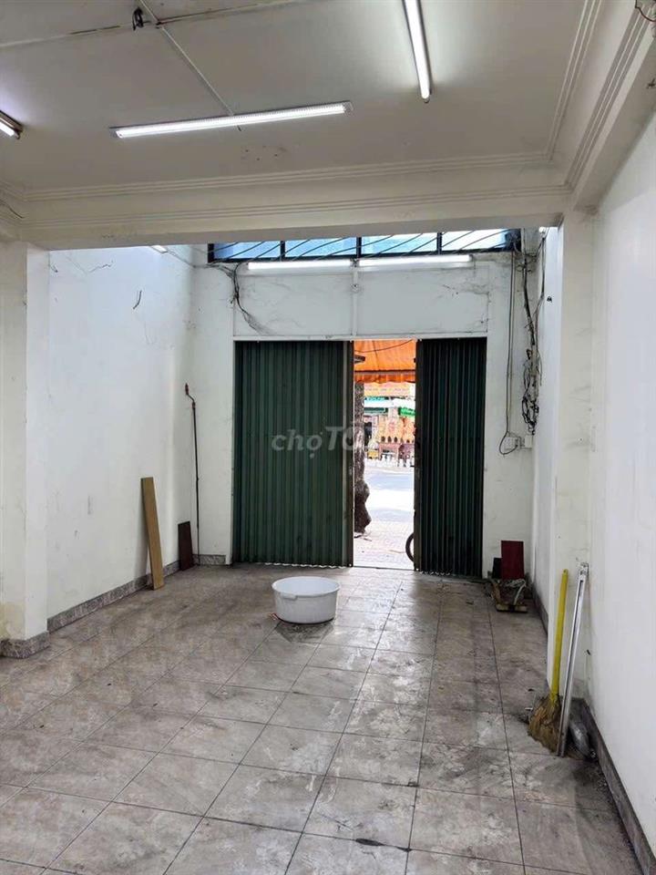 Cho thuê nhà Mặt tiền Nguyễn Chí Thanh, P12,Q5- 5x26- 3 tấm- 7 phòng