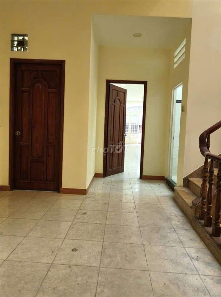 Cho thuê nhà- Mặt tiền gần Hải Thượng Lãn Ông, Q5- 9,2x24m- 4 tấm -8p
