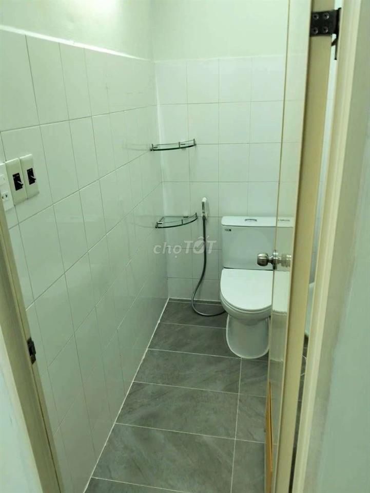 Cho thuê nhà Mặt tiền gần Cầu Vượt Cây Gõ, Q11- 3,5x10m- 5 tấm- 3p 4w