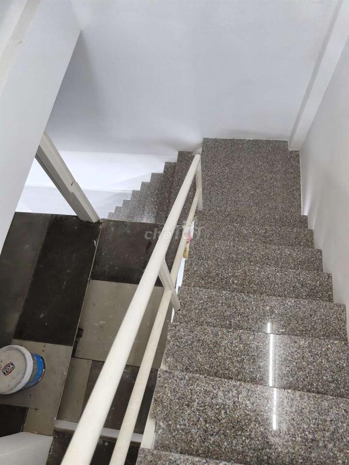 Cho thuê nhà mặt tiền Nguyễn Chí Thanh, P12,Q5- 4x20-3 tấm- 30 triệu