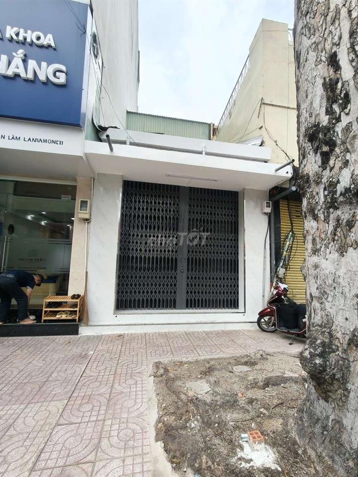Cho thuê nhà mặt tiền Nguyễn Chí Thanh, P12,Q5- 4x20-3 tấm- 30 triệu