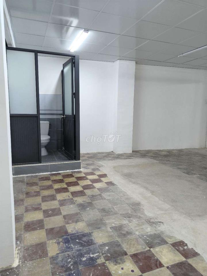 Cho thuê nhà mặt tiền Nguyễn Chí Thanh, P12,Q5- 4x20-3 tấm- 30 triệu
