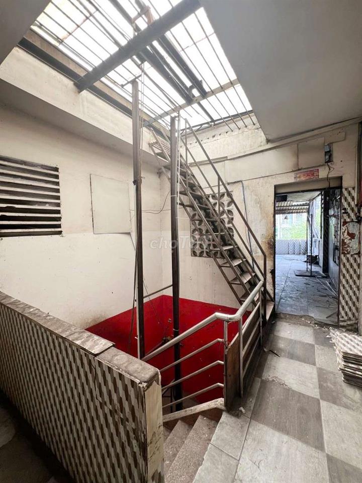 Cho thuê nhà Mặt tiền Hồng Bàng gần Cầu Vượt Cây Gõ, Q11- 7x18m- 4 tấm