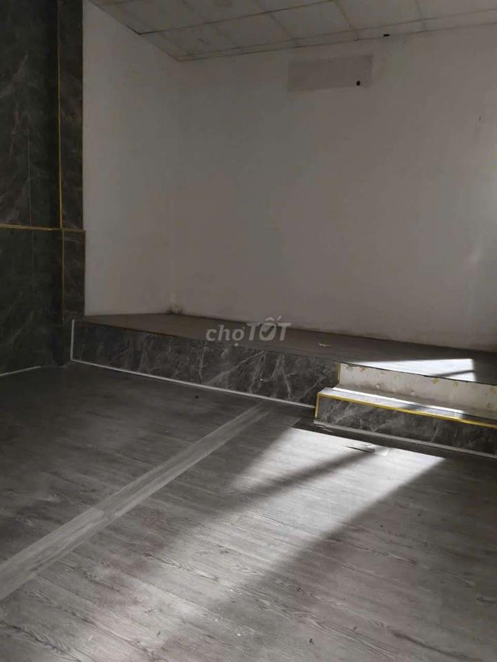 Cho thuê nhà Mặt tiền- Nguyễn Tri Phương, P7,Q5- 4x11- 4 phòng