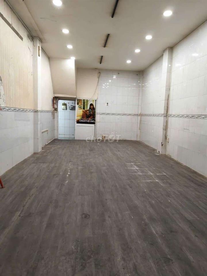 Cho thuê nhà Mặt tiền- Nguyễn Tri Phương, P7,Q5- 4x11- 4 phòng