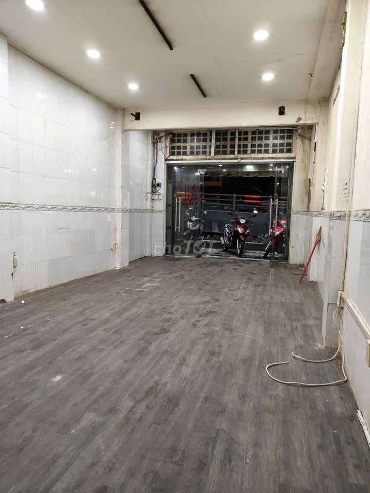 Cho thuê nhà Mặt tiền- Nguyễn Tri Phương, P7,Q5- 4x11- 4 phòng