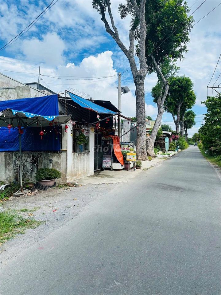Đất Ngộp bán gấp 200m2 MT Trần Văn Chẩm Ql 22 300m giá 850tr