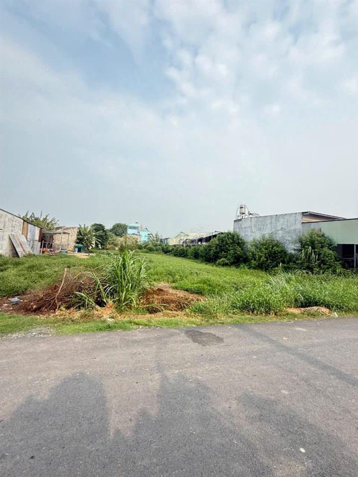 CC 200m2 full thổ cư Đường nhựa ngay trung tâm Củ Chi giá 1ti4 SHR 