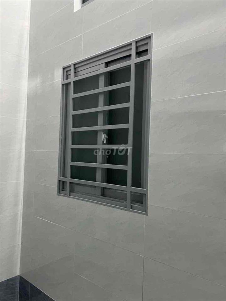 phòng mới xây , dán full gạch