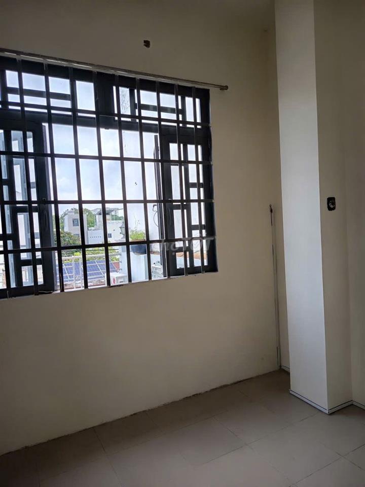 PHÒNG MỚI BAN CÔNG SIÊU RỘNG MÁT, NGAY SÁT CHỢ BÌNH LONG GIÁP TÂN PHÚ
