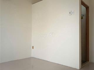 PHÒNG MỚI BAN CÔNG SIÊU RỘNG MÁT, NGAY SÁT CHỢ BÌNH LONG GIÁP TÂN PHÚ