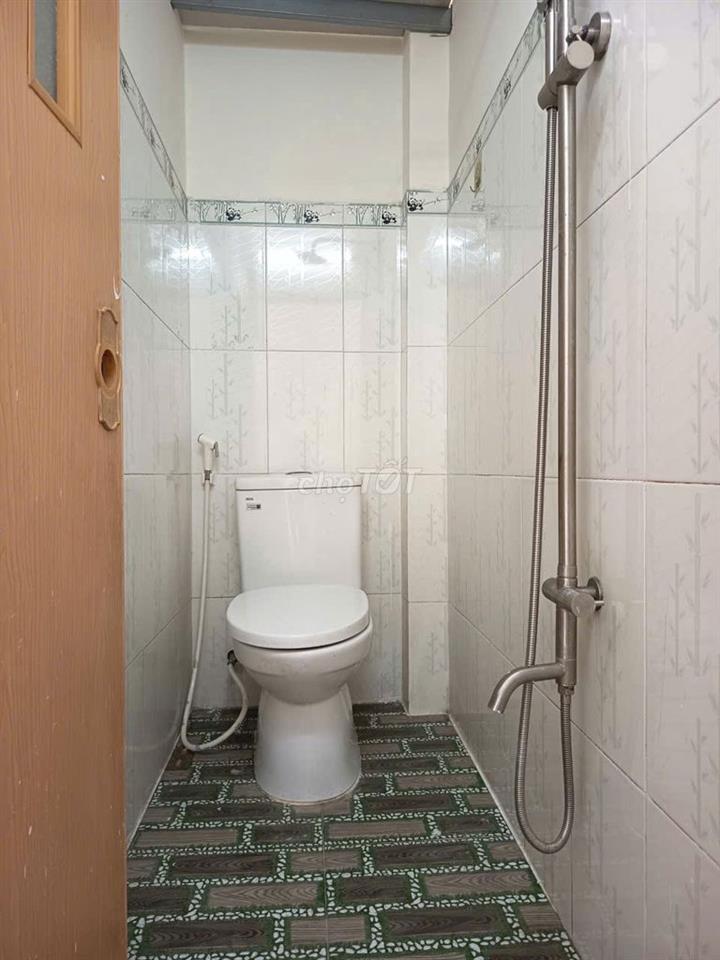 PHÒNG MỚI BAN CÔNG SIÊU RỘNG MÁT, NGAY SÁT CHỢ BÌNH LONG GIÁP TÂN PHÚ