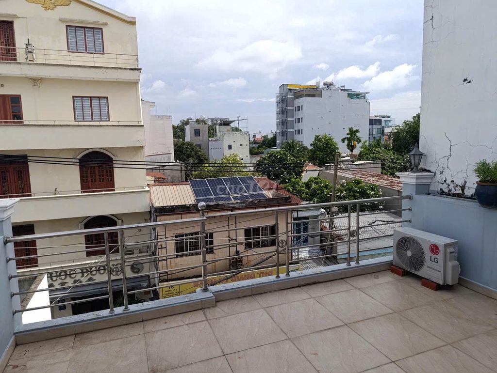 PHÒNG MỚI BAN CÔNG THOÁNG MÁT MẶT TIỀN CHỢ BÌNH LONG GIÁP TÂN PHÚ