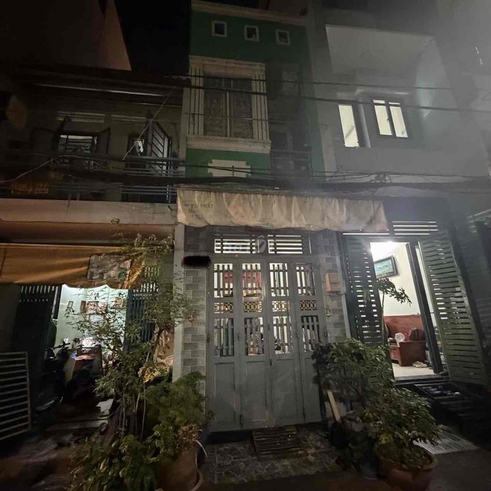 Nhà hẻm xe hơi