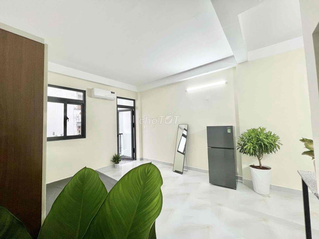 PHÒNG BAN CÔNG, CỬA SỔ TRỜI SIÊU THOÁNG MÁT NGAY CHỢ PHẠM VĂN BẠCH