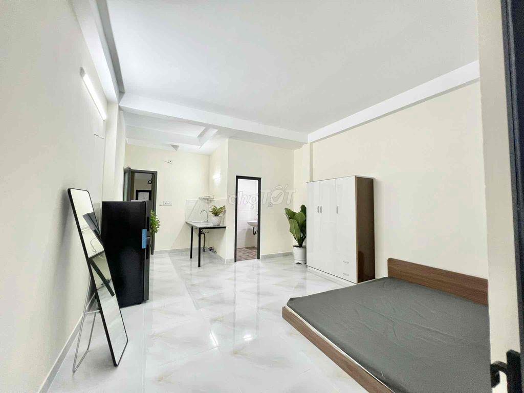 PHÒNG BAN CÔNG, CỬA SỔ TRỜI SIÊU THOÁNG MÁT NGAY CHỢ PHẠM VĂN BẠCH