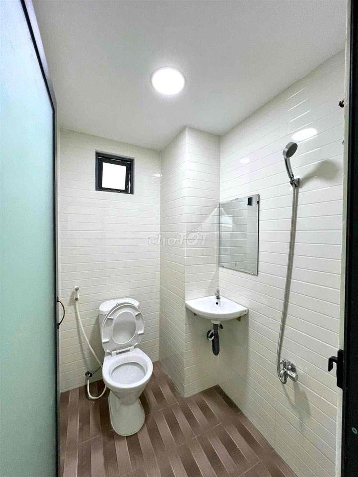 PHÒNG BAN CÔNG, CỬA SỔ TRỜI SIÊU THOÁNG MÁT NGAY CHỢ PHẠM VĂN BẠCH