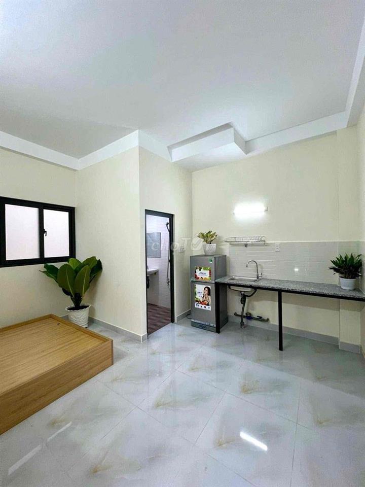 PHÒNG BAN CÔNG, CỬA SỔ TRỜI SIÊU THOÁNG MÁT NGAY CHỢ PHẠM VĂN BẠCH