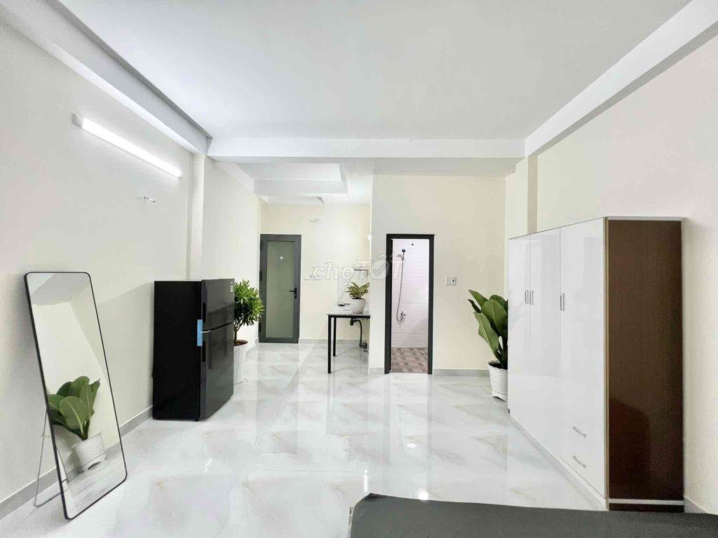 PHÒNG BAN CÔNG, CỬA SỔ TRỜI SIÊU THOÁNG MÁT NGAY CHỢ PHẠM VĂN BẠCH