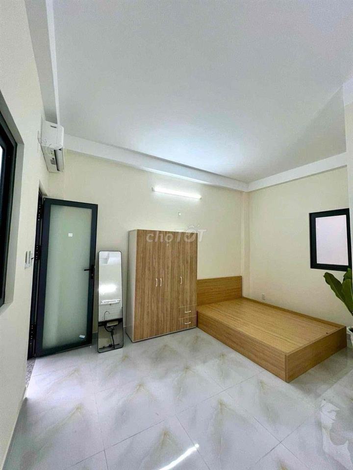 PHÒNG BAN CÔNG, CỬA SỔ TRỜI SIÊU THOÁNG MÁT NGAY CHỢ PHẠM VĂN BẠCH