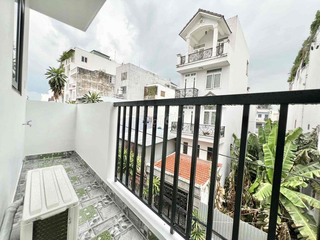 PHÒNG BAN CÔNG, CỬA SỔ TRỜI SIÊU THOÁNG MÁT NGAY CHỢ PHẠM VĂN BẠCH