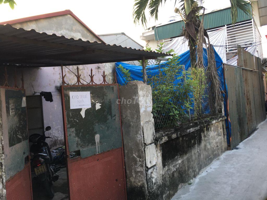 Nhà cũ gần nối đi vườn hoa bái đá sông Hồng 264 Âu Cơ