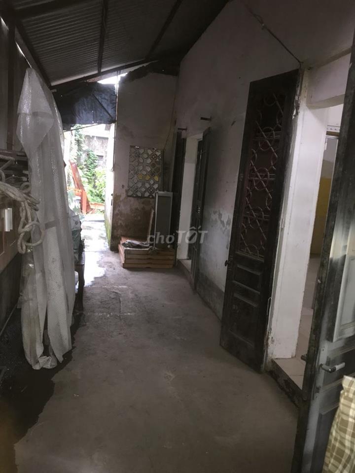 Nhà cũ gần nối đi vườn hoa bái đá sông Hồng 264 Âu Cơ
