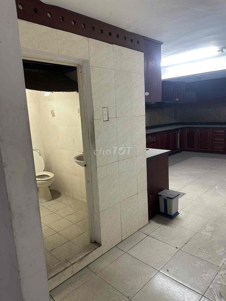 Mặt tiền đường 3/2 CHÍNH CHỦ KHÔNG QUA TRUNG GIAN( giá 40tr/ tháng)