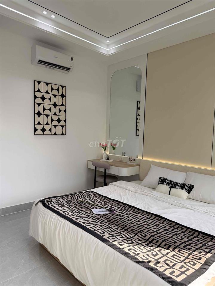 Khu Vip NVQ Quận 12, nhà mới 100%, 72.5m2, 5 tầng, hẻm xe hơi